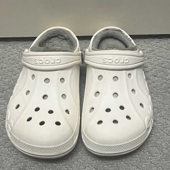 Kids white fuzzy crocs - Picture 1 of 8